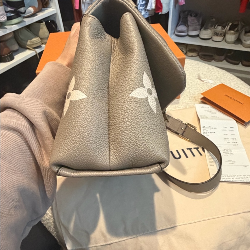 Louis Vuitton Madeleine MM in Taupe Bicolor Leather - Picture 9 of 12